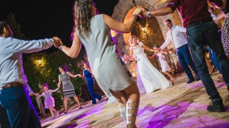 wine_museum_wedding_00190-700x467