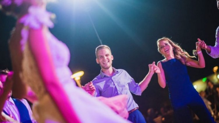 wine_museum_wedding_00193-700x467